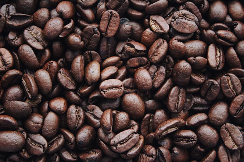 kaffebönor, innehåller koffein